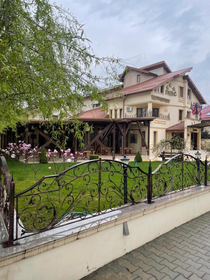 Hotel Parc Tecuci Exteriör bild