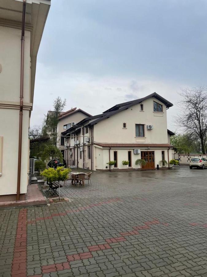 Hotel Parc Tecuci Exteriör bild