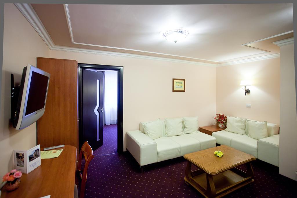 Hotel Parc Tecuci Exteriör bild